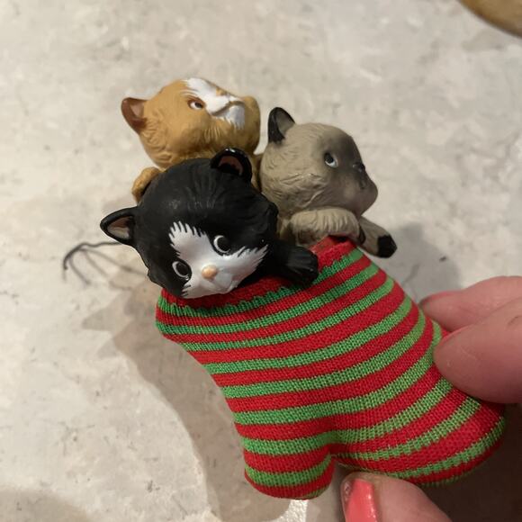 Vintage 1984 Hallmark Three Cats Kittens in a Mitten Christmas Ornament - Picture 2 of 5